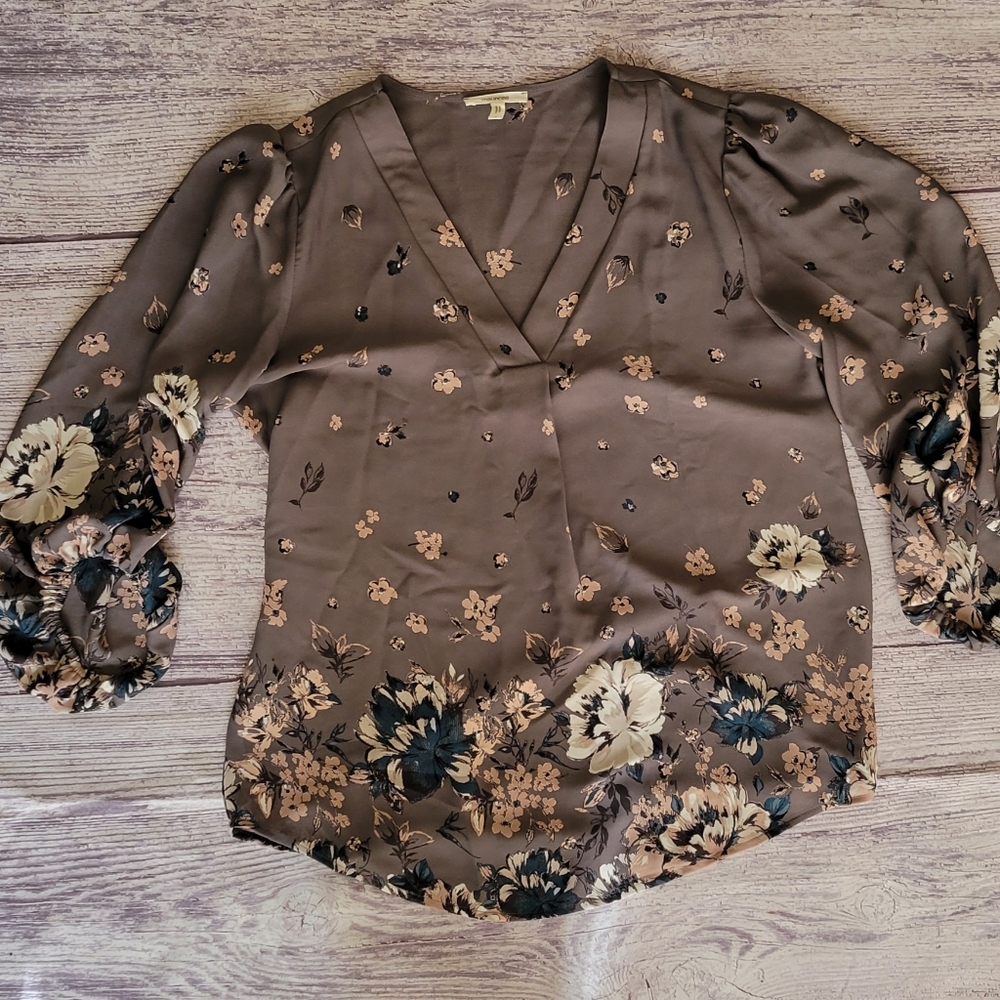Maurices Long Sleeve floral Top shirt size small 100% polyester
